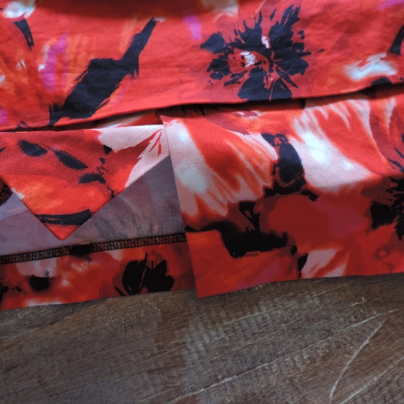 Larry Levine stretch tiered skirt red ruffled size 8 - Picture 4 of 4